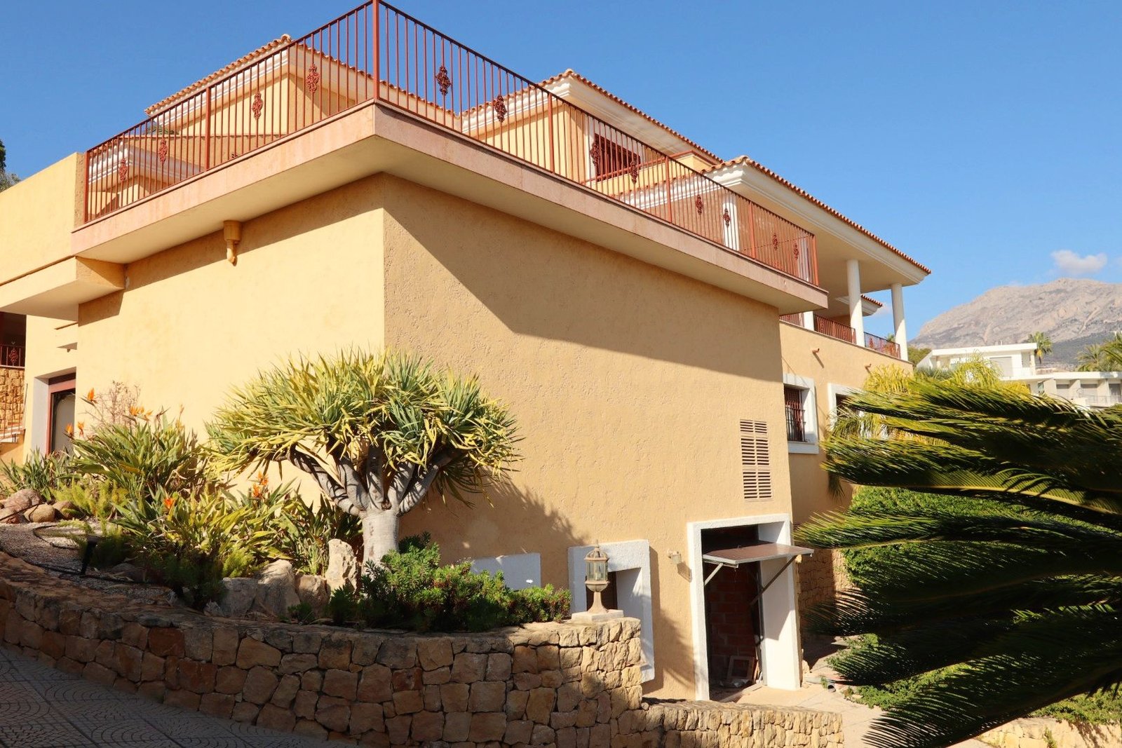 5 Bedroom 6 Bathroom Villa in Altea - Caza De Casa