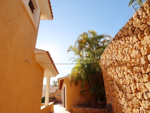 5 Bedroom 6 Bathroom Villa in Altea - Caza De Casa