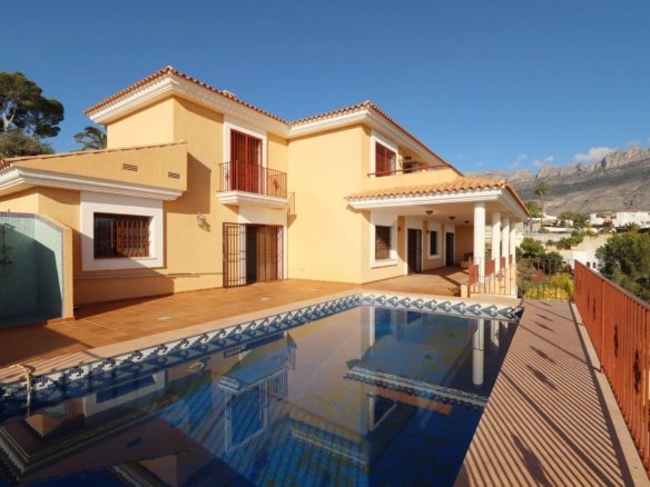 5 Bedroom 6 Bathroom Villa in Altea - Caza De Casa