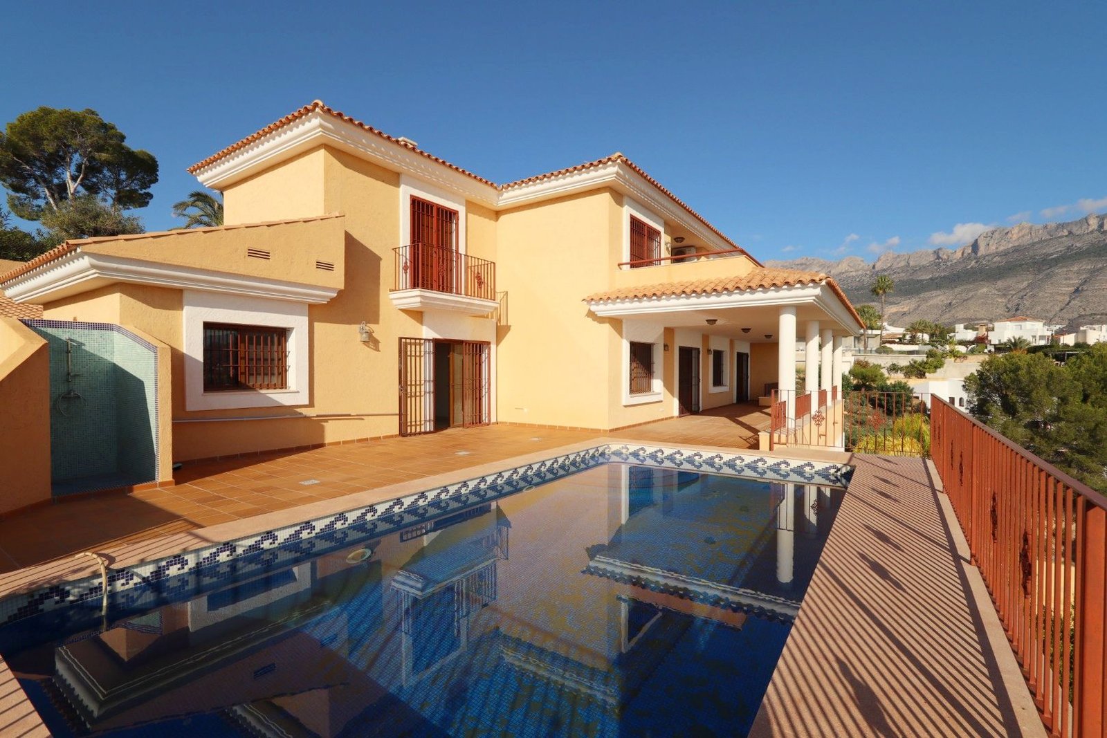 5 Bedroom 6 Bathroom Villa in Altea - Caza De Casa