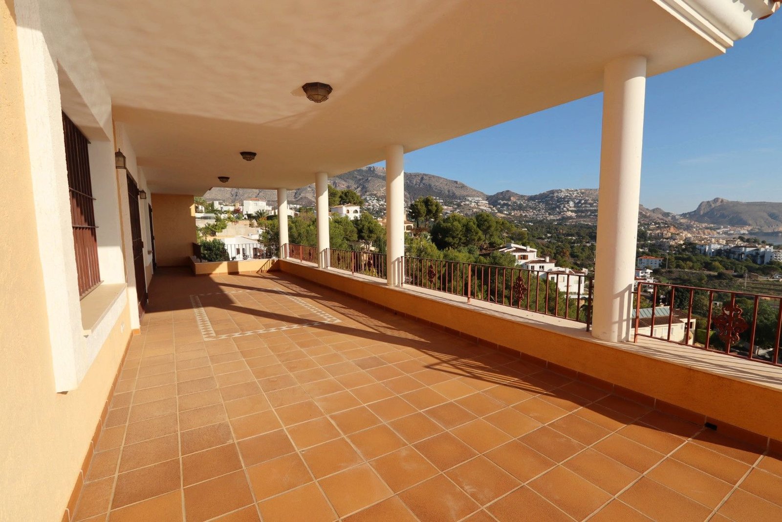 5 Bedroom 6 Bathroom Villa in Altea - Caza De Casa