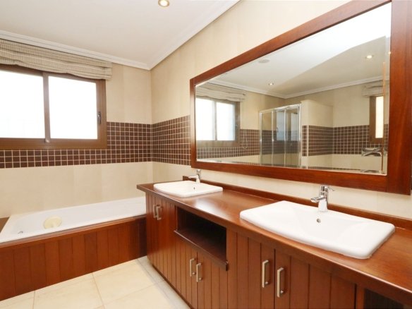 5 Bedroom 6 Bathroom Villa in Altea - Caza De Casa