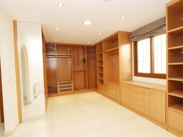 5 Bedroom 6 Bathroom Villa in Altea - Caza De Casa