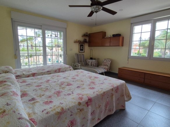 7 Bedroom 3 Bathroom Villa in Orihuela - Caza De Casa