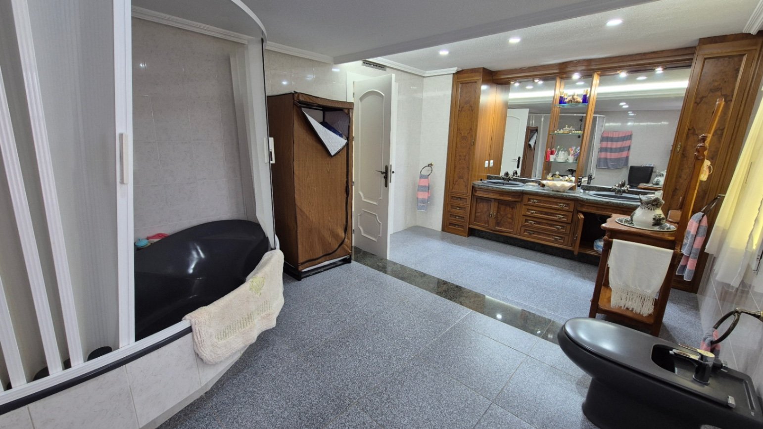1015_6943d6676d272 7 Bedroom 3 Bathroom Villa in Orihuela - Caza De Casa