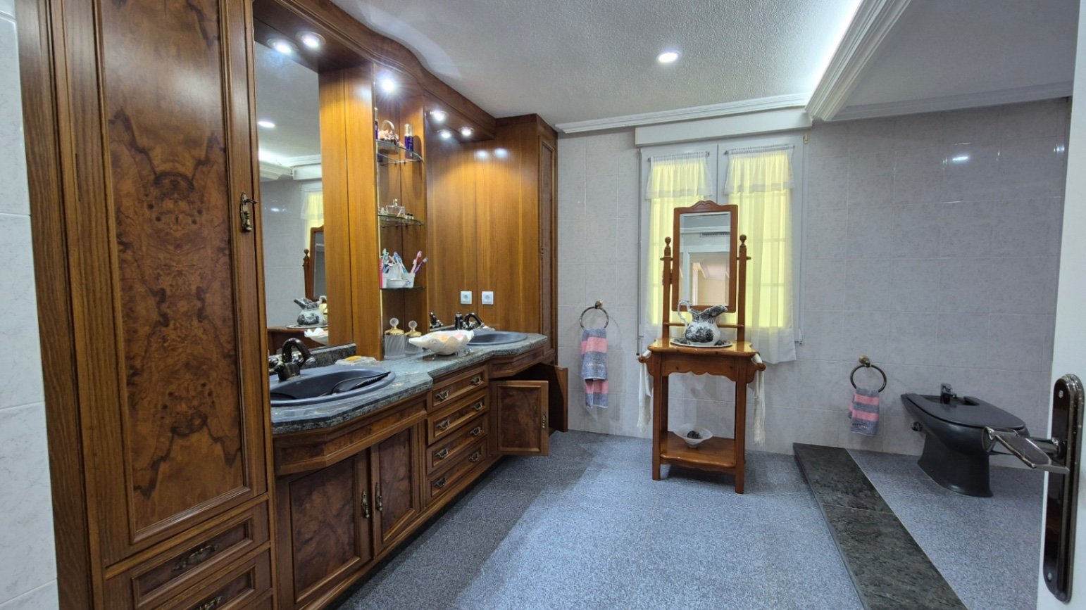 1017_6943d6671e883 7 Bedroom 3 Bathroom Villa in Orihuela - Caza De Casa