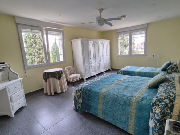 7 Bedroom 3 Bathroom Villa in Orihuela - Caza De Casa