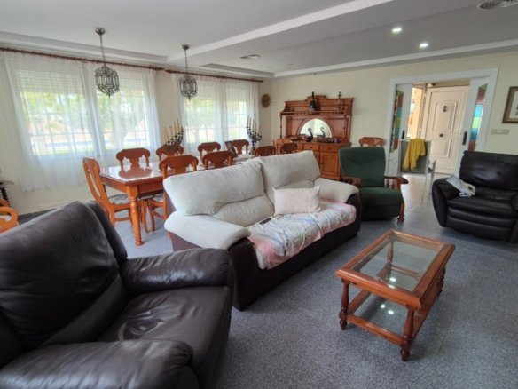 7 Bedroom 3 Bathroom Villa in Orihuela - Caza De Casa