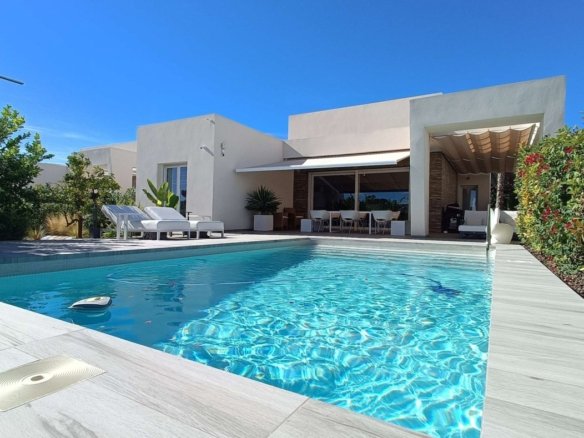 2 Bedroom 2 Bathroom Villa in Algorfa - Caza De Casa