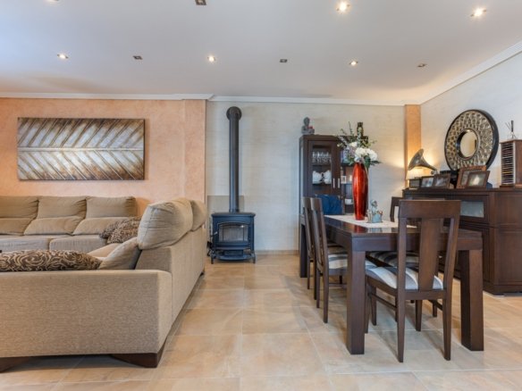 4 Bedroom 3 Bathroom Villa in Los Montesinos - Caza De Casa
