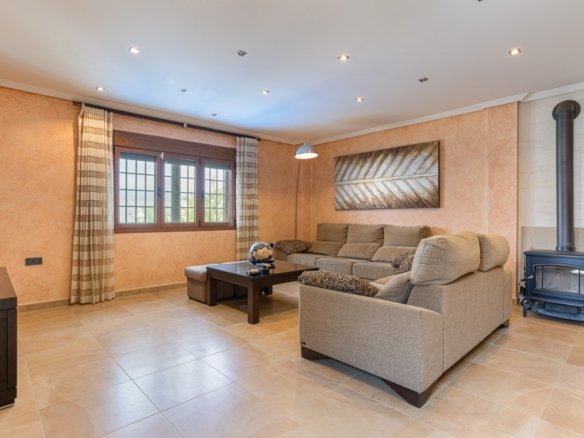 4 Bedroom 3 Bathroom Villa in Los Montesinos - Caza De Casa
