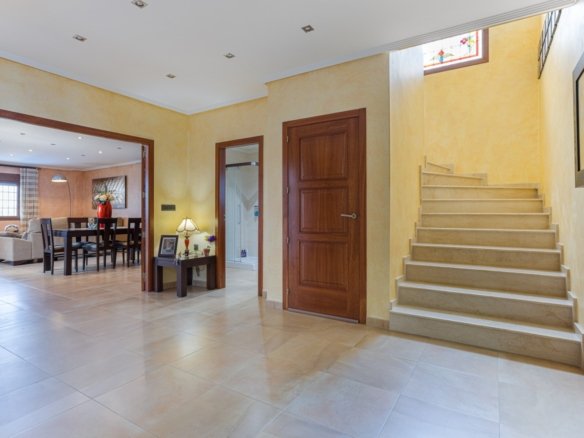 4 Bedroom 3 Bathroom Villa in Los Montesinos - Caza De Casa