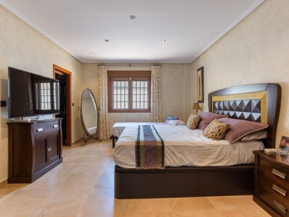4 Bedroom 3 Bathroom Villa in Los Montesinos - Caza De Casa