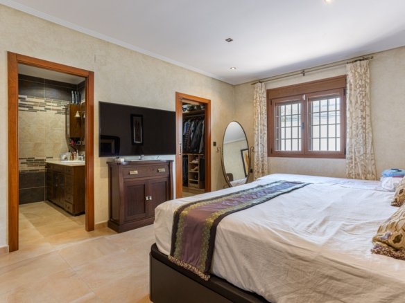 4 Bedroom 3 Bathroom Villa in Los Montesinos - Caza De Casa