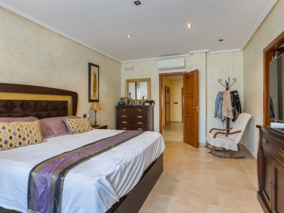 4 Bedroom 3 Bathroom Villa in Los Montesinos - Caza De Casa