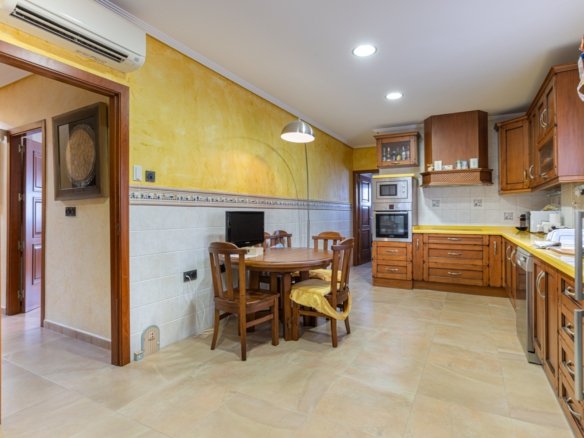 4 Bedroom 3 Bathroom Villa in Los Montesinos - Caza De Casa
