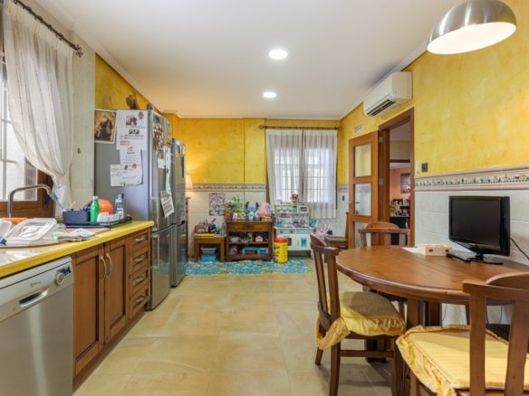 4 Bedroom 3 Bathroom Villa in Los Montesinos - Caza De Casa