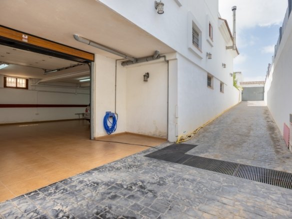 4 Bedroom 3 Bathroom Villa in Los Montesinos - Caza De Casa