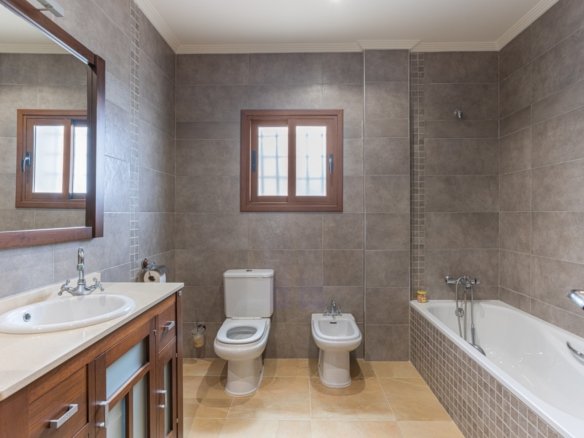 4 Bedroom 3 Bathroom Villa in Los Montesinos - Caza De Casa