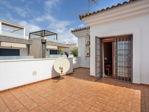 4 Bedroom 3 Bathroom Villa in Los Montesinos - Caza De Casa