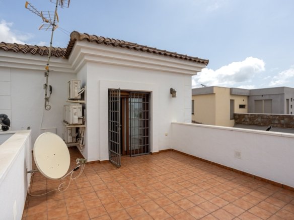 4 Bedroom 3 Bathroom Villa in Los Montesinos - Caza De Casa