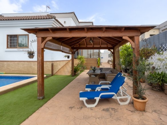 4 Bedroom 3 Bathroom Villa in Los Montesinos - Caza De Casa