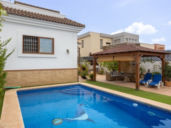 4 Bedroom 3 Bathroom Villa in Los Montesinos - Caza De Casa