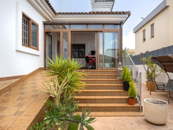 4 Bedroom 3 Bathroom Villa in Los Montesinos - Caza De Casa