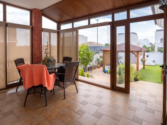 4 Bedroom 3 Bathroom Villa in Los Montesinos - Caza De Casa
