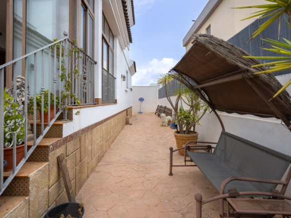 4 Bedroom 3 Bathroom Villa in Los Montesinos - Caza De Casa