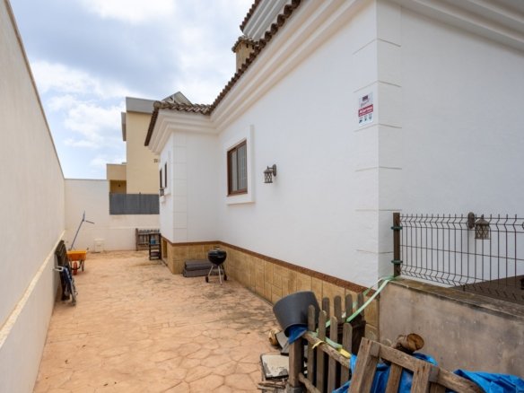 4 Bedroom 3 Bathroom Villa in Los Montesinos - Caza De Casa