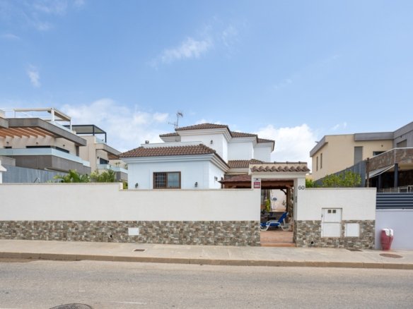 4 Bedroom 3 Bathroom Villa in Los Montesinos - Caza De Casa