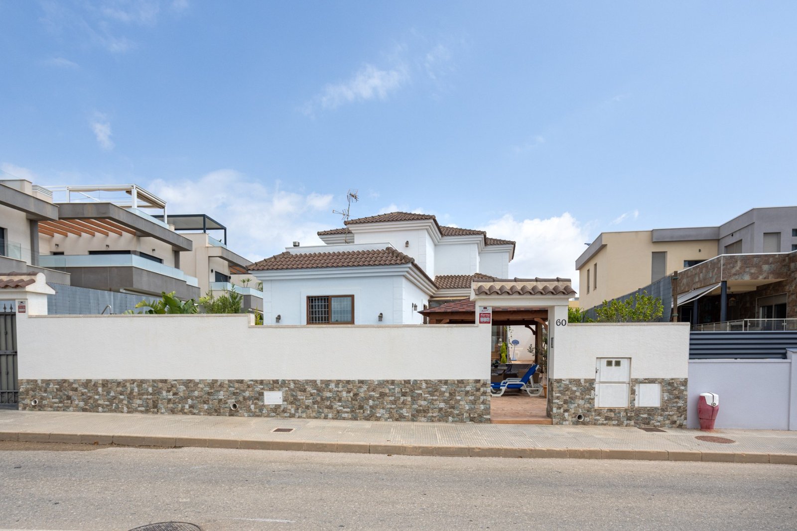 4 Bedroom 3 Bathroom Villa in Los Montesinos - Caza De Casa