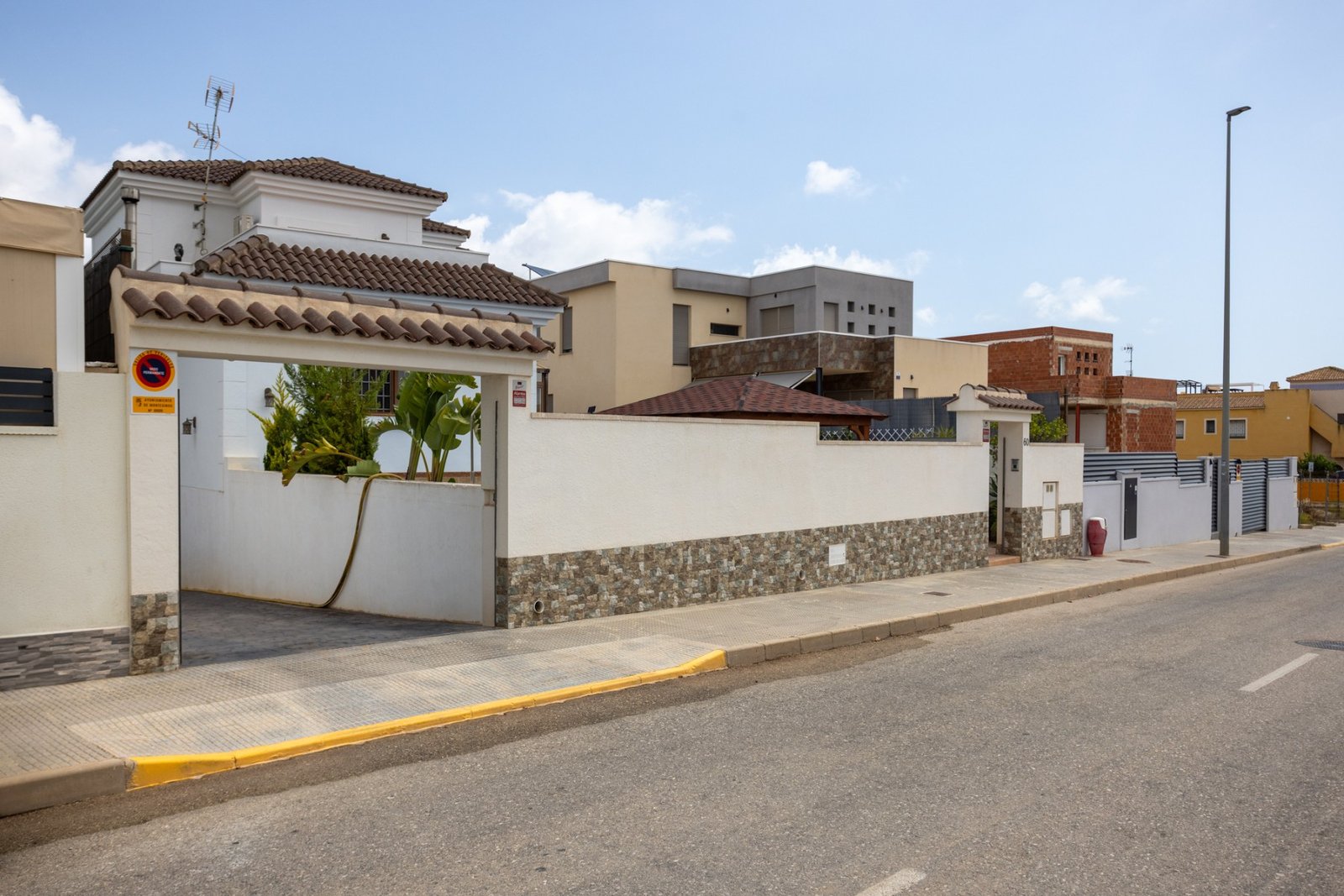 4 Bedroom 3 Bathroom Villa in Los Montesinos - Caza De Casa