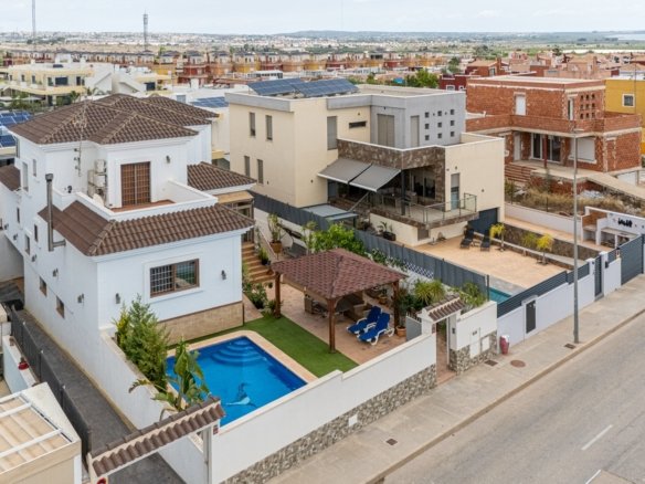 4 Bedroom 3 Bathroom Villa in Los Montesinos - Caza De Casa