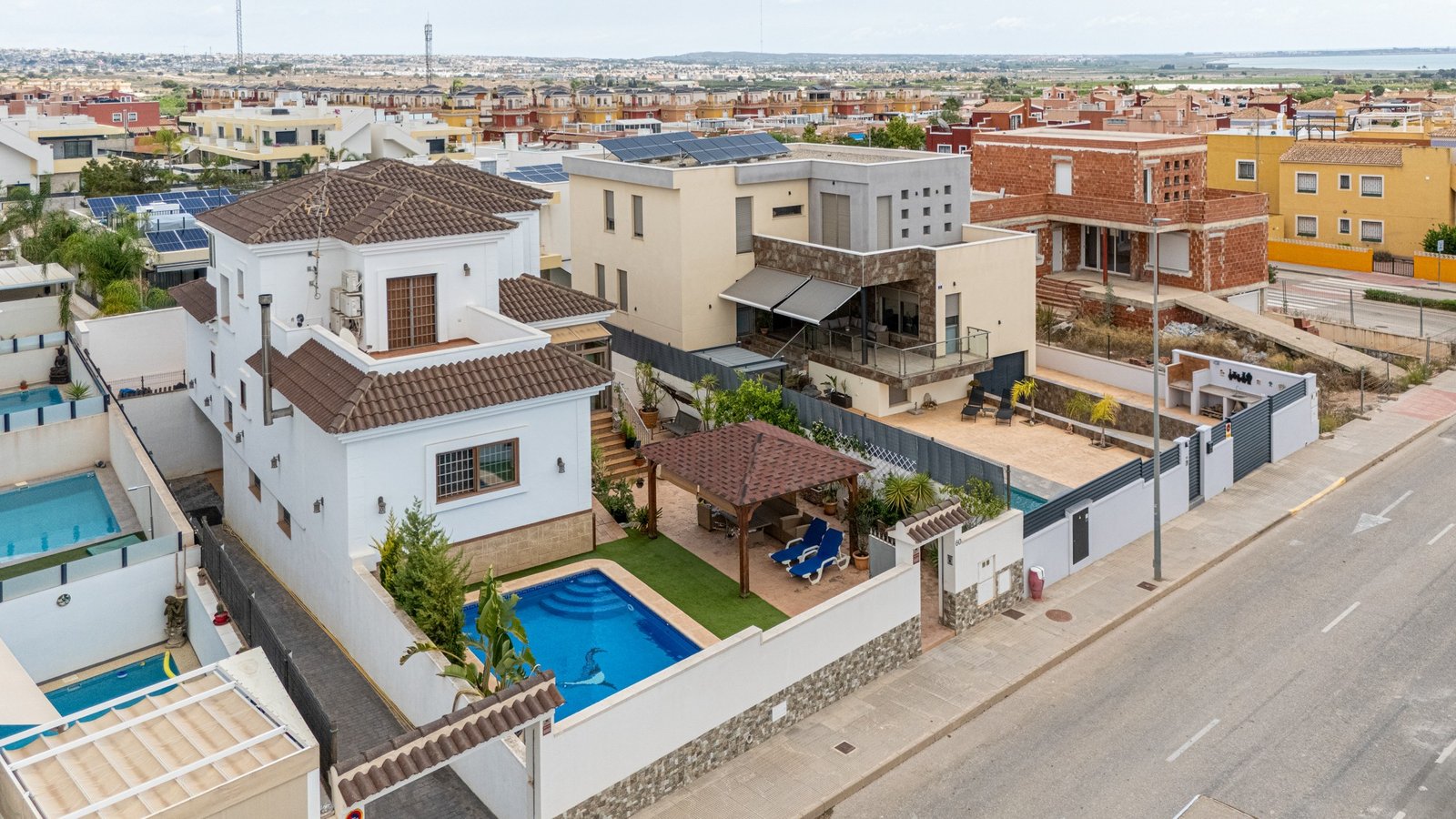 4 Bedroom 3 Bathroom Villa in Los Montesinos - Caza De Casa