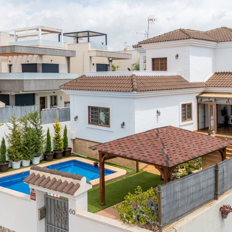 4 Bedroom 3 Bathroom Villa in Los Montesinos - Caza De Casa