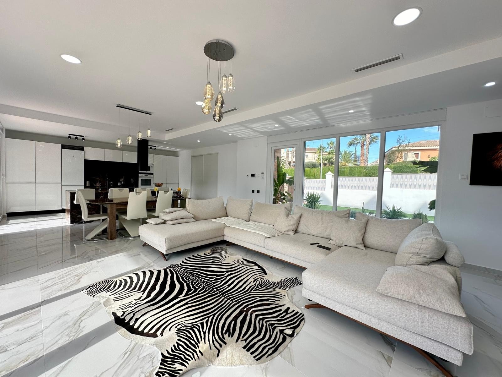 5 Bedroom 3 Bathroom Villa in Petrer - Caza De Casa