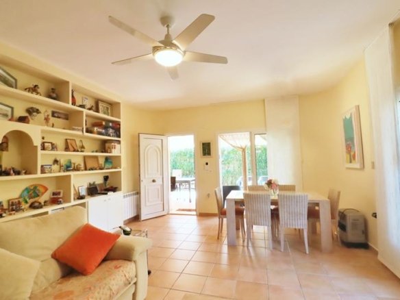 3 Bedroom 2 Bathroom Villa in Oliva - Caza De Casa