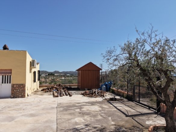 6 Bedroom 3 Bathroom Country House in Yecla - Caza De Casa