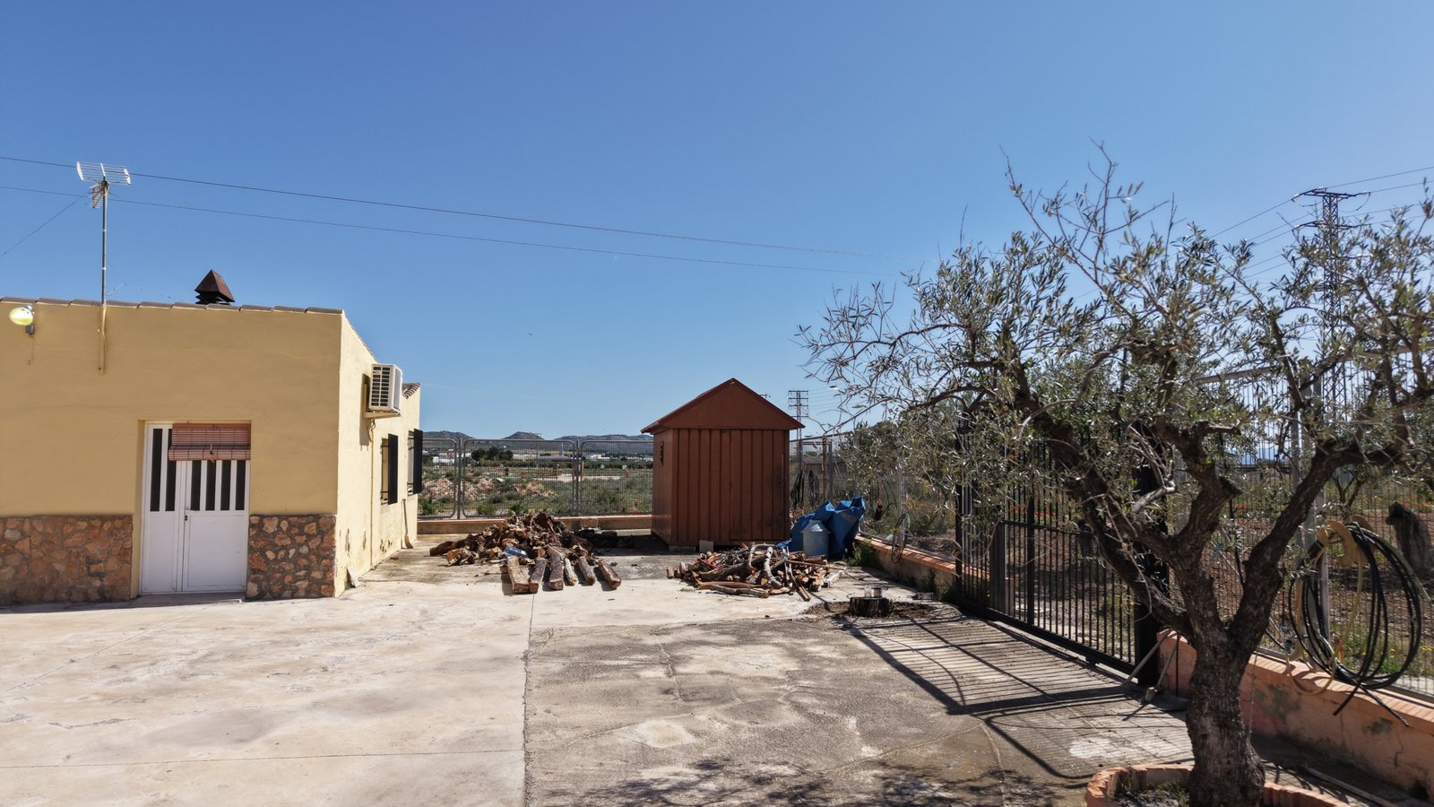 6 Bedroom 3 Bathroom Country House in Yecla - Caza De Casa