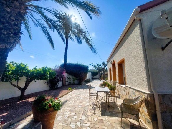 5 Bedroom 2 Bathroom Finca in La Marina - Caza De Casa