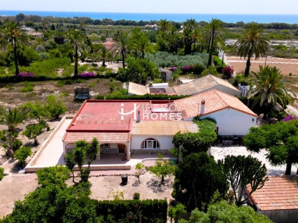 5 Bedroom 2 Bathroom Finca in La Marina - Caza De Casa