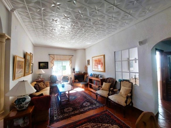 5 Bedroom 2 Bathroom Finca in La Marina - Caza De Casa