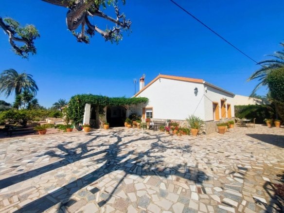 5 Bedroom 2 Bathroom Finca in La Marina - Caza De Casa