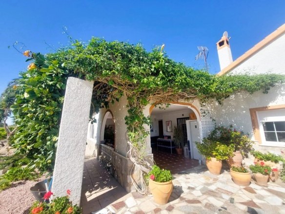 5 Bedroom 2 Bathroom Finca in La Marina - Caza De Casa