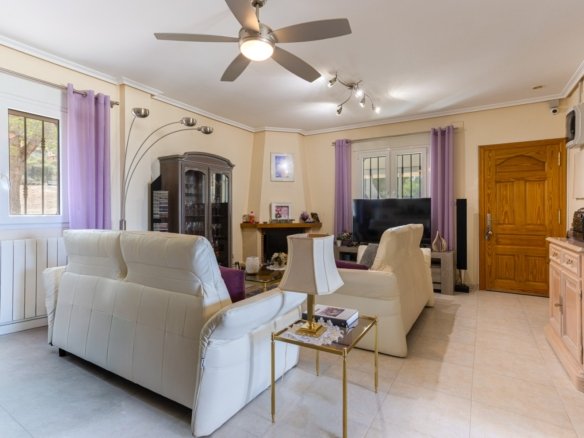 4 Bedroom 2 Bathroom Villa in La Zarza - Caza De Casa