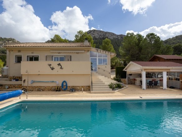 4 Bedroom 2 Bathroom Villa in La Zarza - Caza De Casa