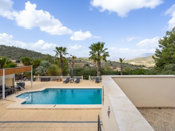 4 Bedroom 2 Bathroom Villa in La Zarza - Caza De Casa