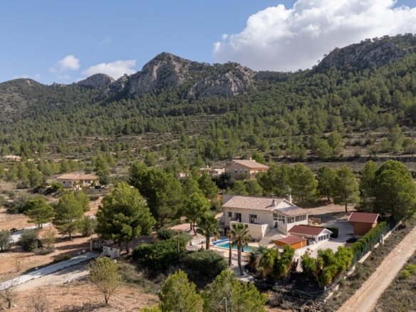 4 Bedroom 2 Bathroom Villa in La Zarza - Caza De Casa
